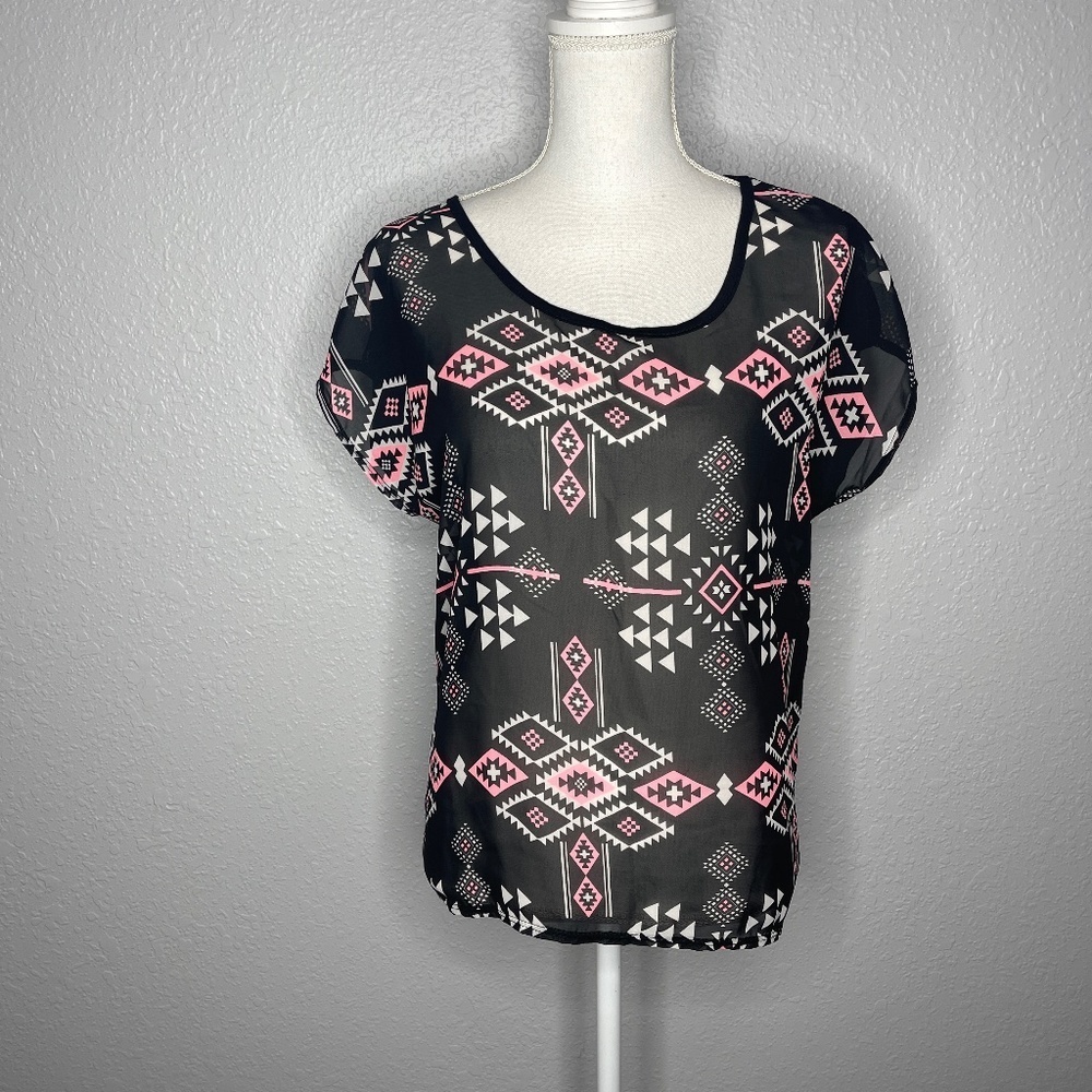 Graphic top in pink & black